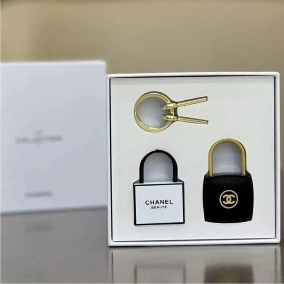 CHANEL Gift PadLock Lock & Key Set - Picture 5 of 9
